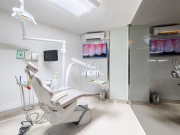 Clínica Dental Yarza interior consultorio 